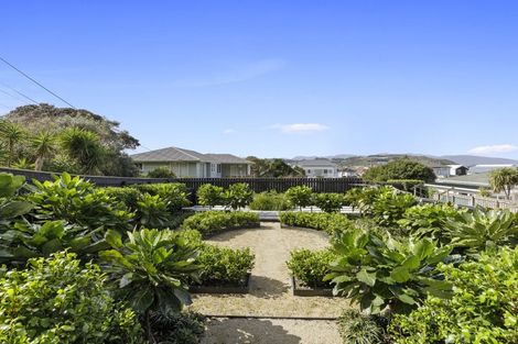 Photo of property in 167 Sutherland Road, Lyall Bay, Wellington, 6022