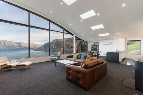 Photo of property in 9 Vanda Place, Fernhill, Queenstown, 9300