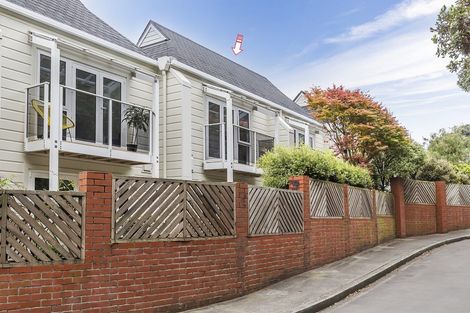 Photo of property in 15 Lawson Place, Mount Victoria, Wellington, 6011