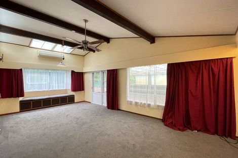 Photo of property in 16 Cypress Place, Sunnynook, Auckland, 0620