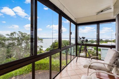 Photo of property in 23 Roberts Road, Matakatia, Whangaparaoa, 0930