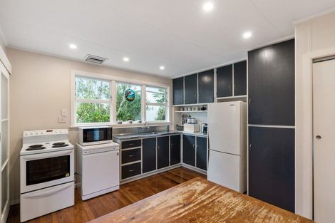 Photo of property in 19 Jane Grove, Paparangi, Wellington, 6037