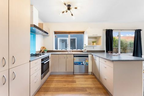 Photo of property in 3/51 Fruitvale Road, New Lynn, Auckland, 0600