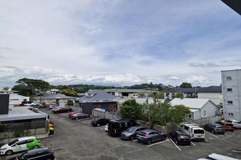 Photo of property in Devonport Apartments, 39/127 Saint Aubyn Street, New Plymouth, 4310