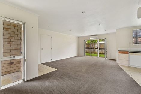 Photo of property in 18 Ranch Place, Pukekohe, 2120