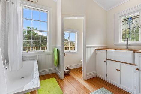 Photo of property in 41 Te Henga Road, Waitakere, Henderson, 0781