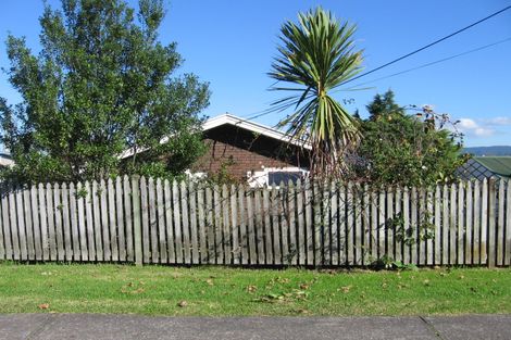 Photo of property in 21 Castaing Crescent, Te Atatu South, Auckland, 0610