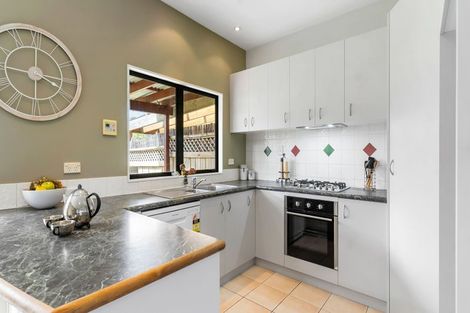 Photo of property in 3/8 Tuscany Way, Te Atatu Peninsula, Auckland, 0610