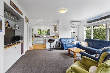 Photo of property in 318 Queens Drive, Lyall Bay, Wellington, 6022