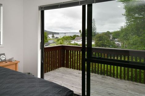 Photo of property in 4a Kathy Terrace, Stanmore Bay, Whangaparaoa, 0932