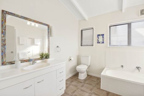 Photo of property in 12 Everard Avenue, Army Bay, Whangaparaoa, 0930