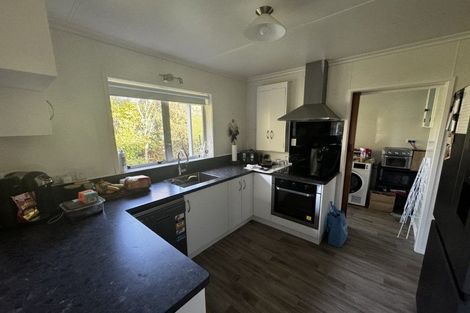 Photo of property in 2 Kauri Street, Inglewood, 4330