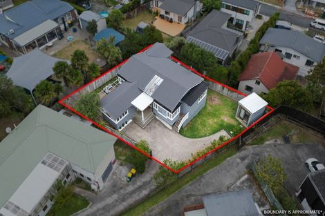 Photo of property in 48 Sunnynook Road, Sunnynook, Auckland, 0620