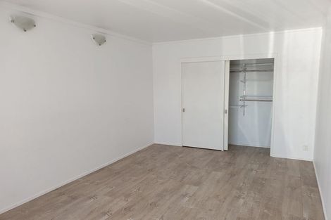 Photo of property in 1 Lowtherhurst Road, Massey, Auckland, 0614