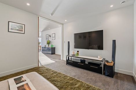 Photo of property in Clyde Quay Wharf, 3b/2 Clyde Quay Wharf, Te Aro, Wellington, 6011