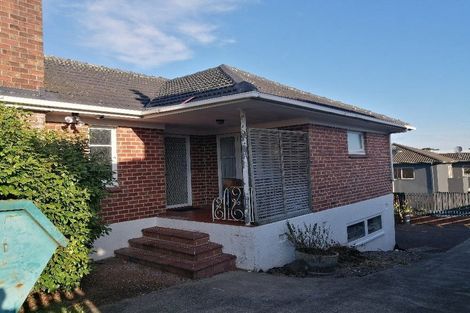 Photo of property in 32 Golf Road, New Lynn, Auckland, 0600