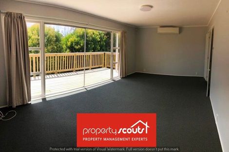 Photo of property in 8 Reid Road, New Lynn, Auckland, 0600