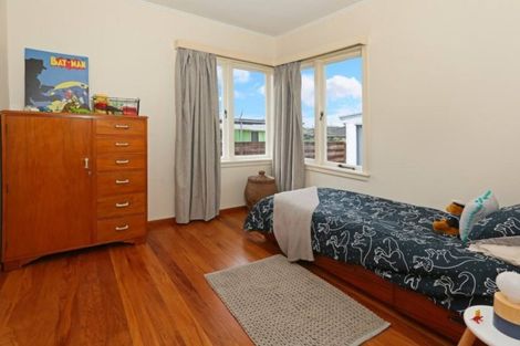 Photo of property in 50 Matipo Road, Te Atatu Peninsula, Auckland, 0610