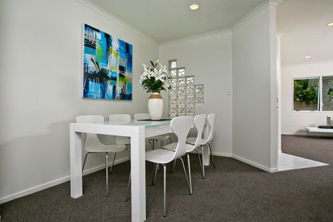 Photo of property in 3/8a Target Road, Totara Vale, Auckland, 0629