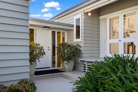 Photo of property in 17 Lydia Avenue, Northcote, Auckland, 0627