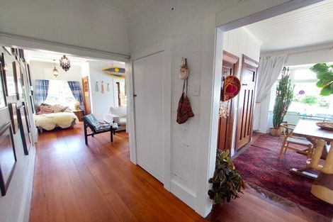 Photo of property in 20 Mcfarlane Street, Oakura, 4314