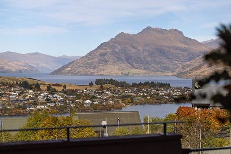 Photo of property in 1 Goldleaf Hill, Queenstown, 9300