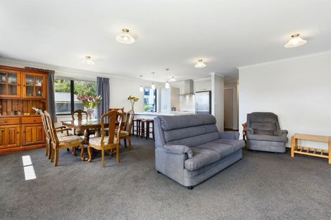 Photo of property in 8 Hull Place, Whitby, Porirua, 5024