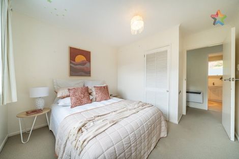 Photo of property in 102 Pinehaven Road, Pinehaven, Upper Hutt, 5019