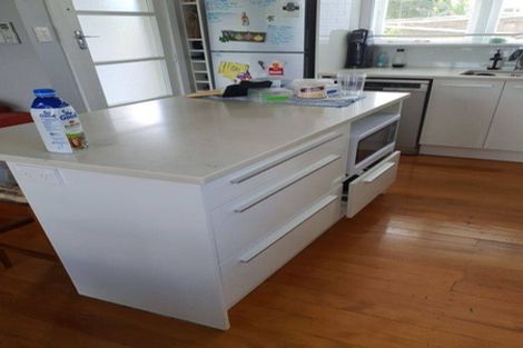 Photo of property in 9 Hinau Street, New Lynn, Auckland, 0600