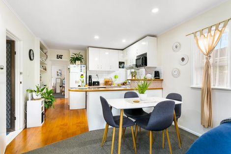 Photo of property in 13 Taikata Road, Te Atatu Peninsula, Auckland, 0610