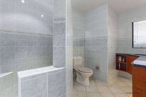 Photo of property in 12 Deane Avenue, Titirangi, Auckland, 0604