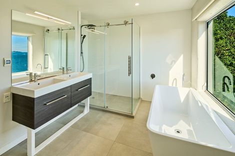 Photo of property in 5 Rangiuru Road, Mahina Bay, Lower Hutt, 5013