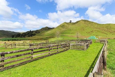 Photo of property in 2560 Rawhitiroa Road, Matemateaonga, Eltham, 4399