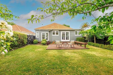 Photo of property in 58 Wilsons Road, Saint Martins, Christchurch, 8022