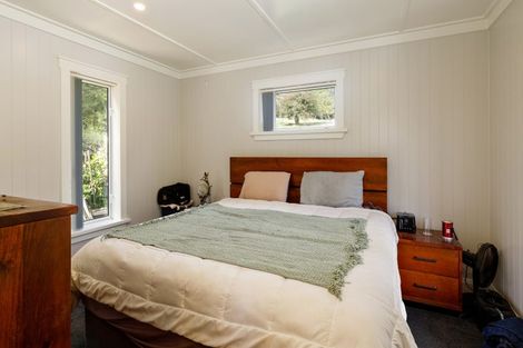 Photo of property in 16 Angle Street, Picton, 7220