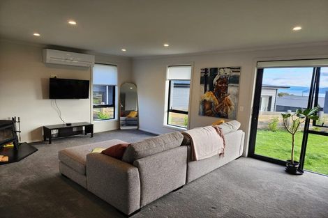 Photo of property in 1 Blackhawk Close, Kinloch, 3377