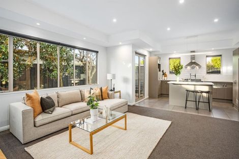 Photo of property in 32 Linkwater Way, Parklands, Christchurch, 8083