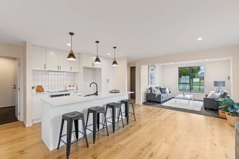 Photo of property in 28 Tahuna Minhinnick Drive, Glenbrook, 2681