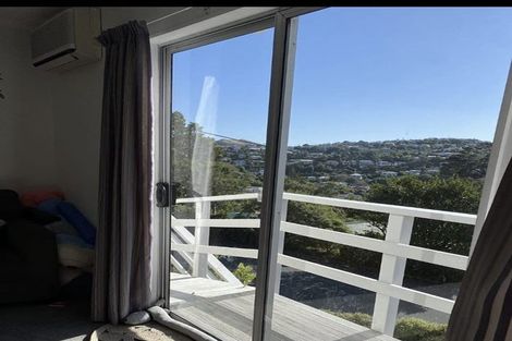 Photo of property in 3 Lomond Street, Newlands, Wellington, 6037