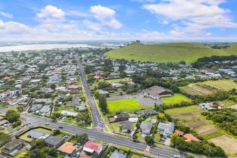 Photo of property in 107 Taylor Road, Mangere Bridge, Auckland, 2022