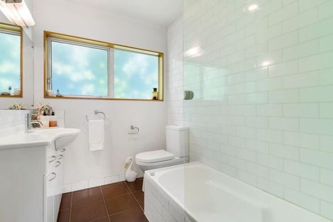 Photo of property in 1/28 Beulah Avenue, Rothesay Bay, Auckland, 0630