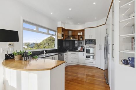 Photo of property in 8 Bristow Place, Karori, Wellington, 6012