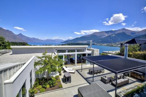 Photo of property in 9 Garland Terrace, Kelvin Heights, Queenstown, 9300