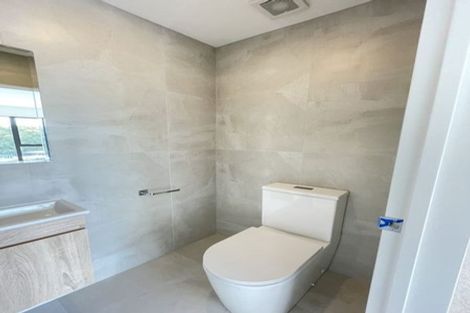 Photo of property in 5/107 Hobsonville Road, West Harbour, Auckland, 0618