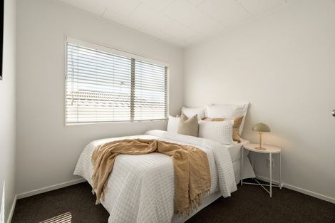 Photo of property in 22a Riverton Drive, Randwick Park, Auckland, 2105