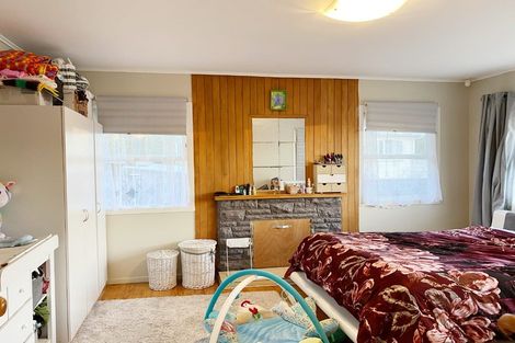 Photo of property in 43 Blease Street, New Lynn, Auckland, 0600