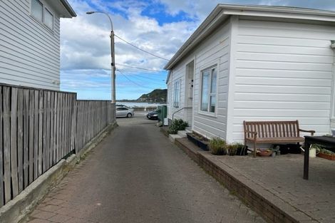 Photo of property in 118 Lyall Parade, Lyall Bay, Wellington, 6022