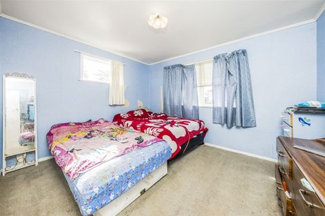 Photo of property in 70 Cargill Street, Papakura, 2110