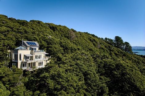 Photo of property in 18 Huia Road, Days Bay, Lower Hutt, 5013