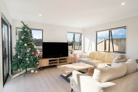 Photo of property in 3 Silver Beech Street, Takanini, 2110